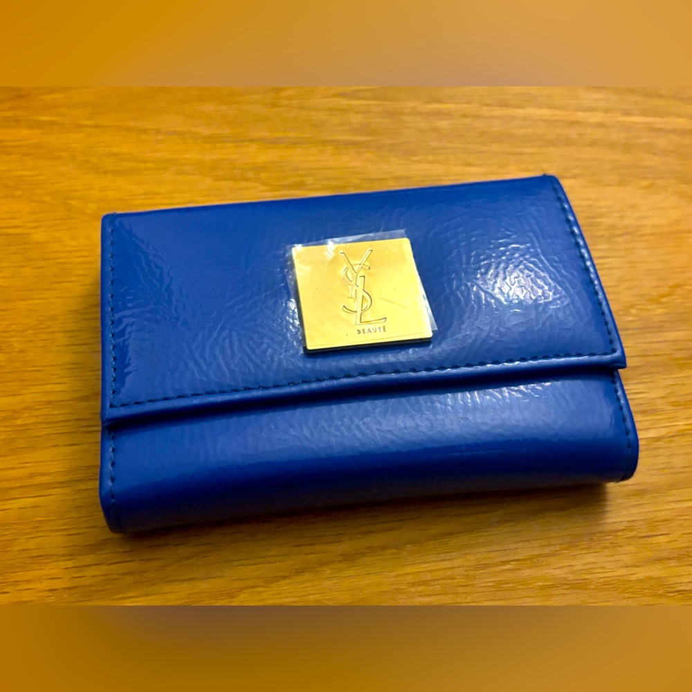Yves Saint Laurent Extremely YSL For Eyes Make-Up Palette in Blue Clutch